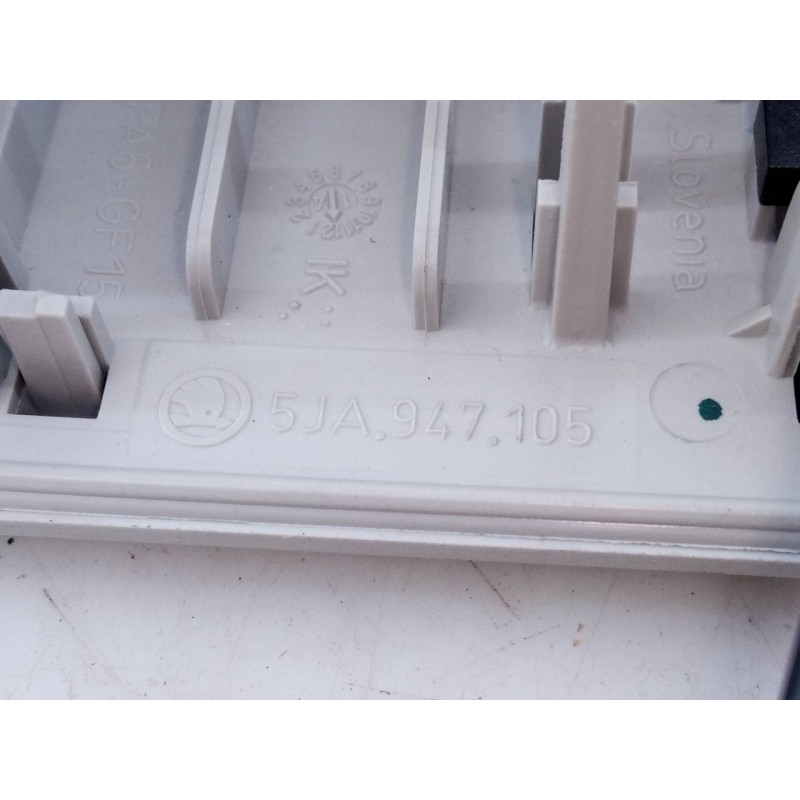Recambio de luz interior para skoda spaceback (5h) active referencia OEM IAM 5JA947105  E1-B6-49-2