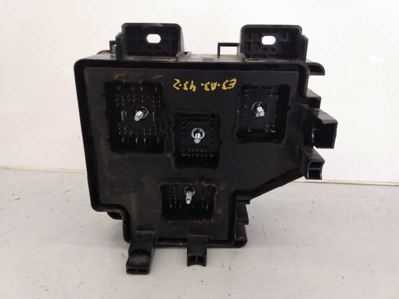 Recambio de caja reles / fusibles para hyundai santa fe (bm) 2.2 crdi style 4x4 referencia OEM IAM 919502B100  E3-A3-43-2