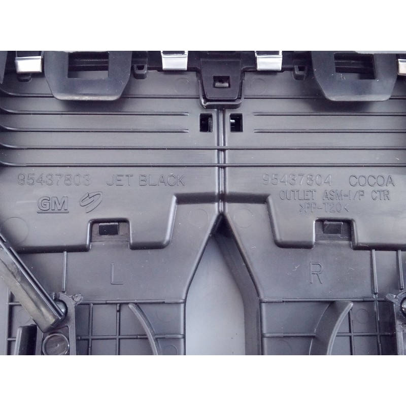 Recambio de rejilla aireadora para opel mokka x excellence referencia OEM IAM 95437803 95316391 E2-B6-62-2