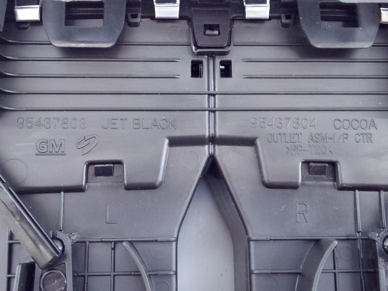 Recambio de rejilla aireadora para opel mokka x excellence referencia OEM IAM 95437803 95316391 E2-B6-62-2