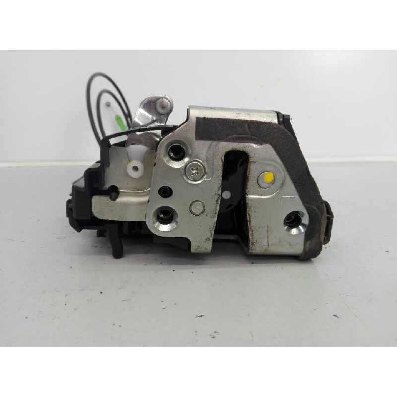 Recambio de cerradura puerta trasera izquierda para toyota auris live referencia OEM IAM D0412  E2-B4-15-1