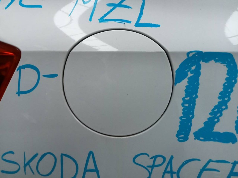 Recambio de tapa exterior combustible para skoda spaceback (5h) active referencia OEM IAM   