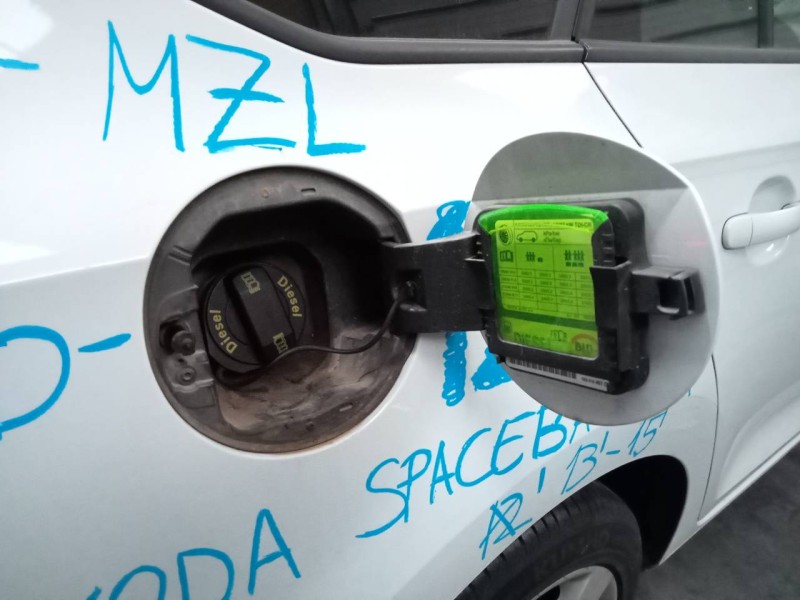 Recambio de tapa exterior combustible para skoda spaceback (5h) active referencia OEM IAM   