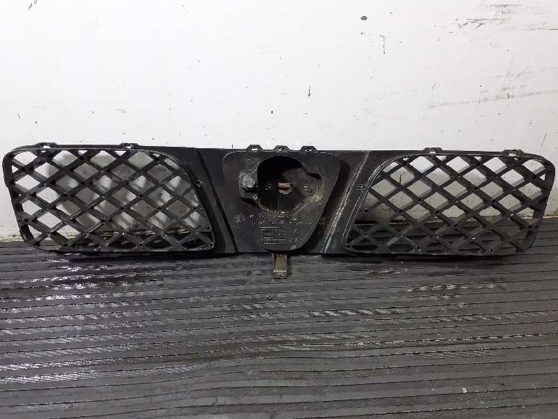 Recambio de rejilla delantera para nissan terrano/terrano.ii (r20) referencia OEM IAM 1966I01  P2-A2-27