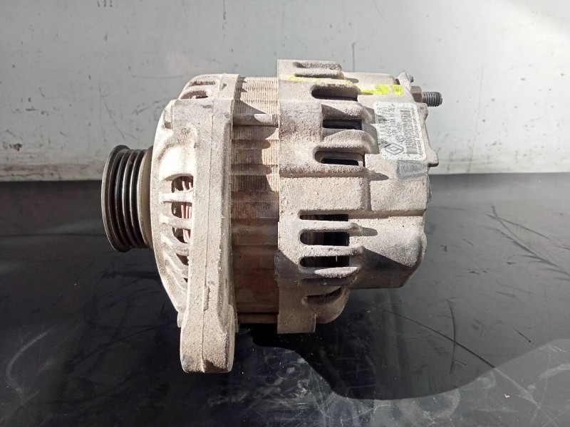 Recambio de alternador para dacia sandero laureate referencia OEM IAM 231002582R  P3-B6-12-1