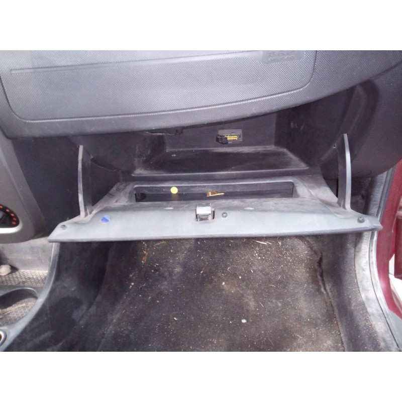 Recambio de guantera para dacia sandero laureate referencia OEM IAM   