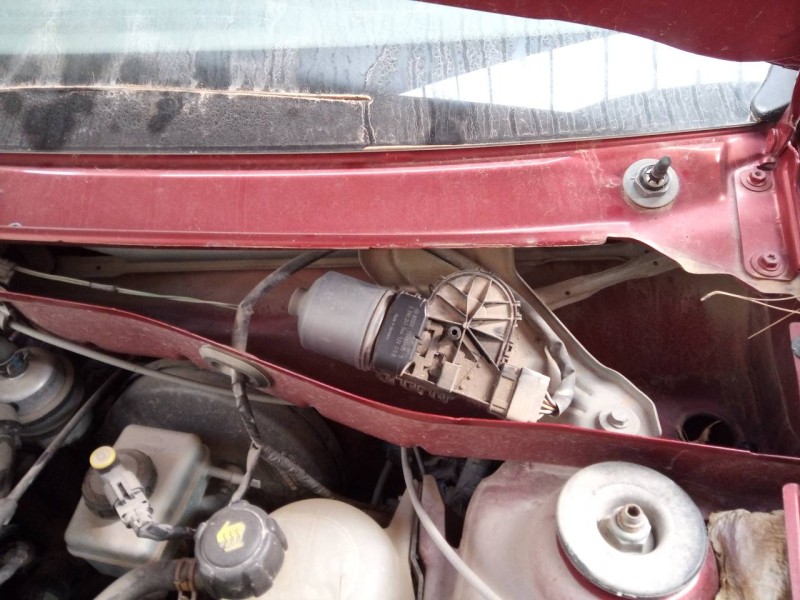 Recambio de motor limpia delantero para dacia sandero laureate referencia OEM IAM 0390241544  