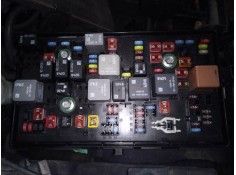 CAJA RELES / FUSIBLES 