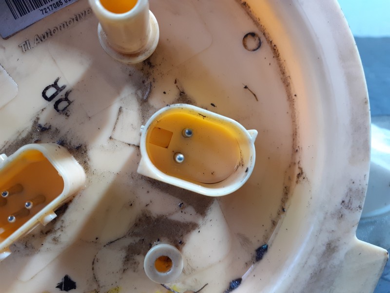 Recambio de aforador para bmw serie 5 touring (f11) 520d referencia OEM IAM 7217065  P3-A6-10-2