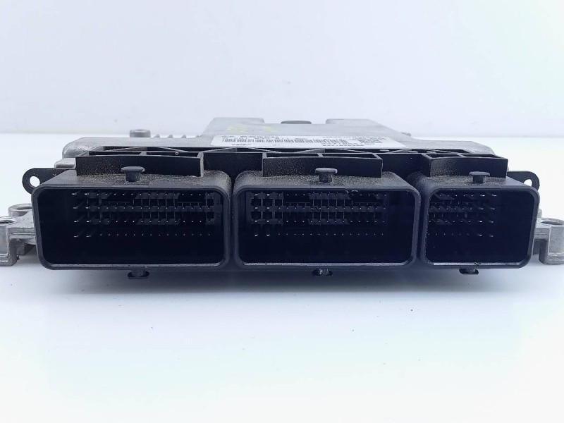 Recambio de centralita motor uce para dacia sandero stepway referencia OEM IAM 237106319R 0281032711 E2-A1-14-3