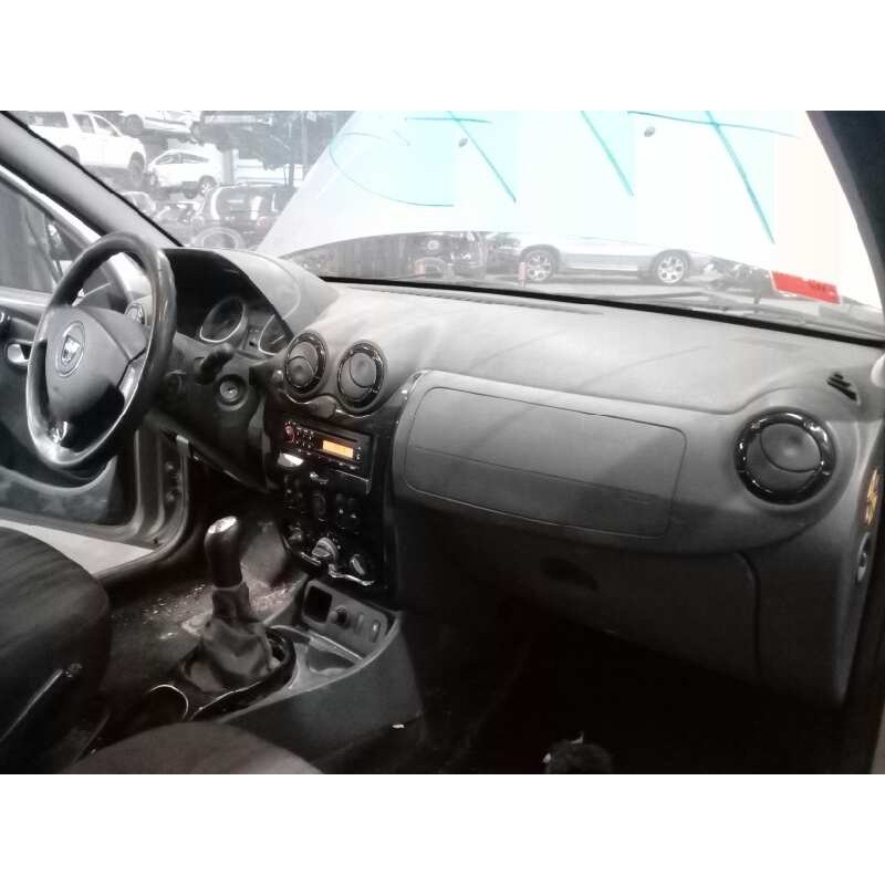 Recambio de salpicadero para dacia duster ambiance 4x2 referencia OEM IAM 8200739435  