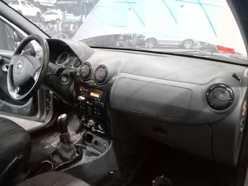 Recambio de salpicadero para dacia duster ambiance 4x2 referencia OEM IAM 8200739435  