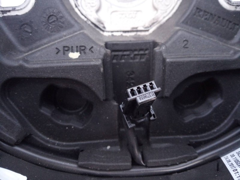 Recambio de volante para dacia sandero stepway referencia OEM IAM 34227014B  E1-A1-35-1