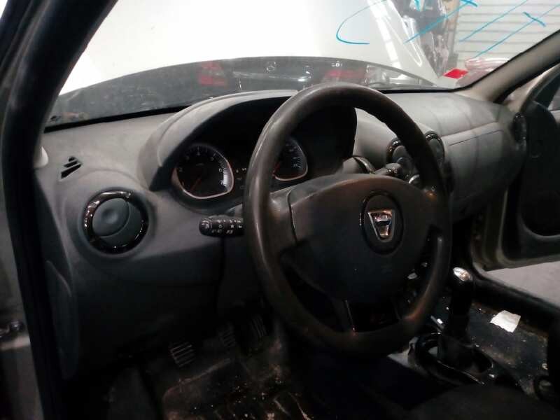 Recambio de salpicadero para dacia duster ambiance 4x2 referencia OEM IAM 8200739435  