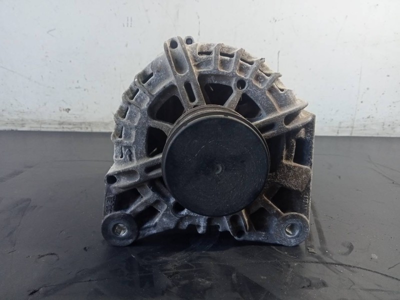Recambio de alternador para dacia duster laureate 4x2 referencia OEM IAM 231005770R  P3-B6-14-2