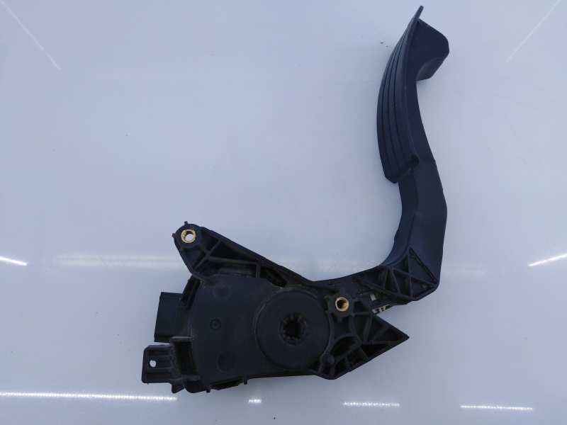 Recambio de pedal acelerador para dacia duster laureate 4x2 referencia OEM IAM 180022703R  E2-A1-29-7