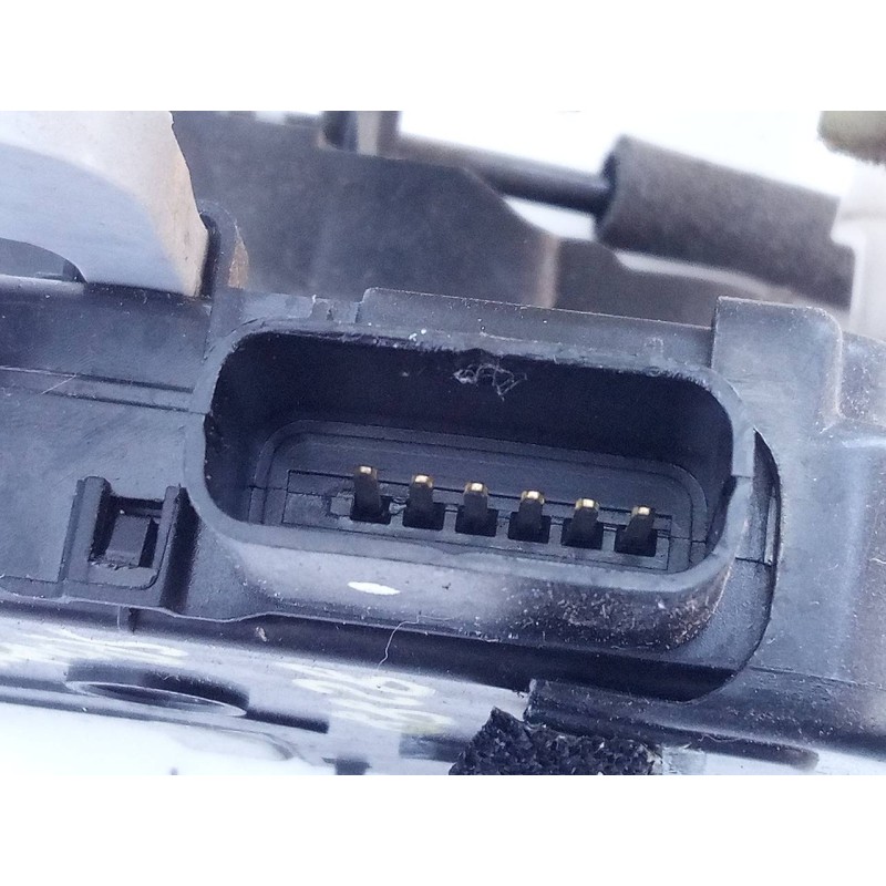 Recambio de cerradura puerta delantera derecha para kia sportage drive 4x2 referencia OEM IAM 813203U010  E2-B5-48-1