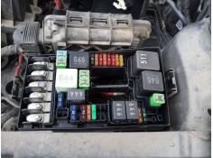 CAJA RELES / FUSIBLES 