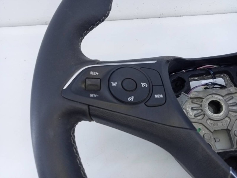 Recambio de volante para opel crossland x design line referencia OEM IAM   E2-B6-63-2