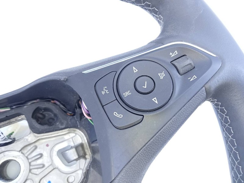 Recambio de volante para opel crossland x design line referencia OEM IAM   E2-B6-63-2