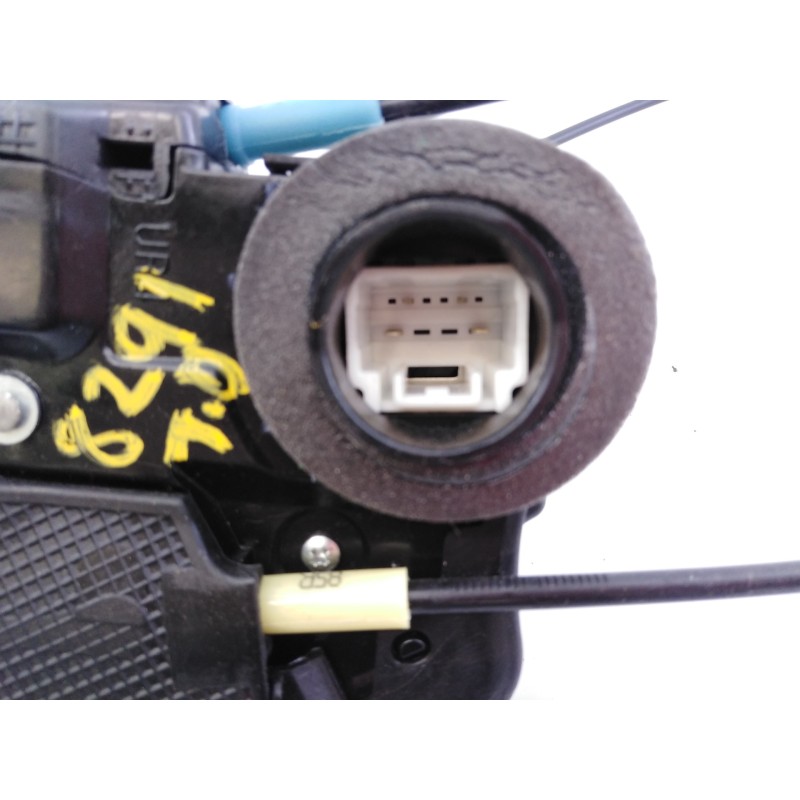 Recambio de cerradura puerta trasera derecha para toyota verso advance referencia OEM IAM A084219  E2-B4-15-1