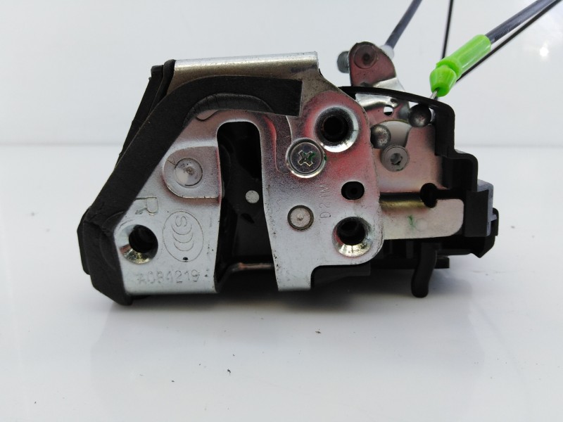Recambio de cerradura puerta trasera derecha para toyota verso advance referencia OEM IAM A084219  E2-B4-15-1