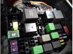 CAJA RELES / FUSIBLES 