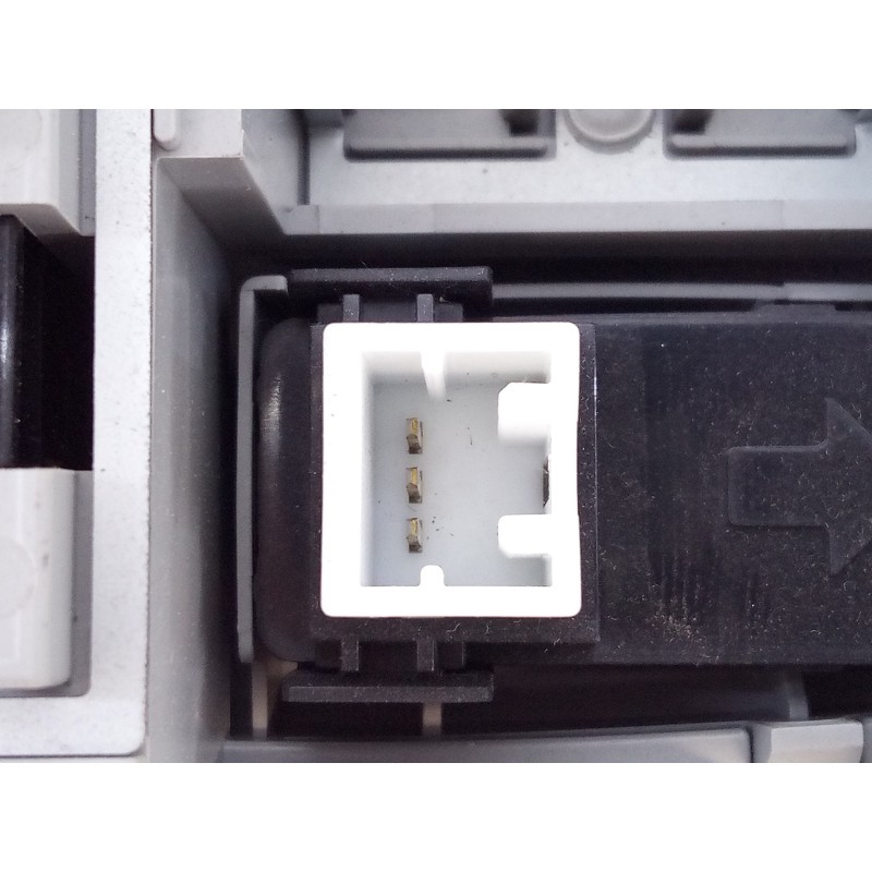 Recambio de luz interior para peugeot 4008 allure referencia OEM IAM 8401A009ZZ  E3-B2-29-4