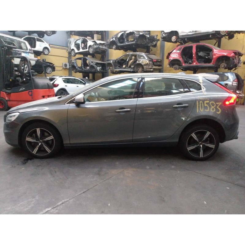 volvo v40 del año 2019