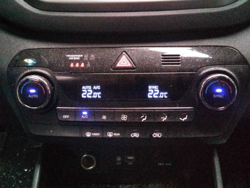 Recambio de mando climatizador para hyundai tucson essence bluedrive 2wd referencia OEM IAM 9725007211  E3-A3-30-4
