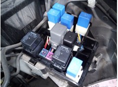 CAJA RELES / FUSIBLES 