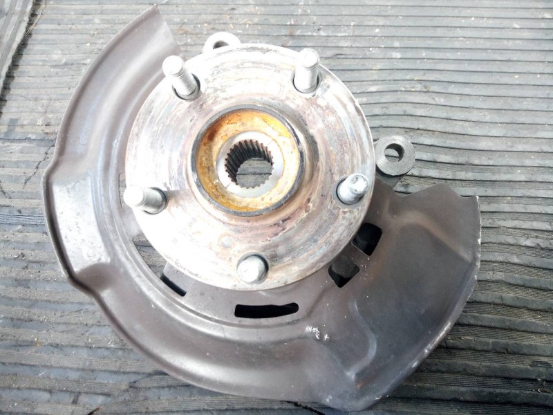 Recambio de mangueta delantera derecha para toyota verso advance referencia OEM IAM F11AW7792  P1-B5-38