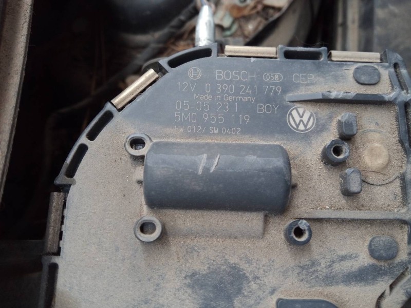 Recambio de motor limpia delantero para volkswagen golf plus (5m1) bluemotion edition referencia OEM IAM 0390241779 5M0955119 