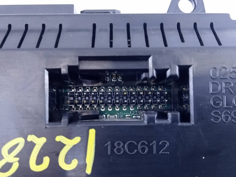 Recambio de mando climatizador para ford focus turn. titanium referencia OEM IAM F1ET18C612AJ WZ5V036421 E3-B3-29-3