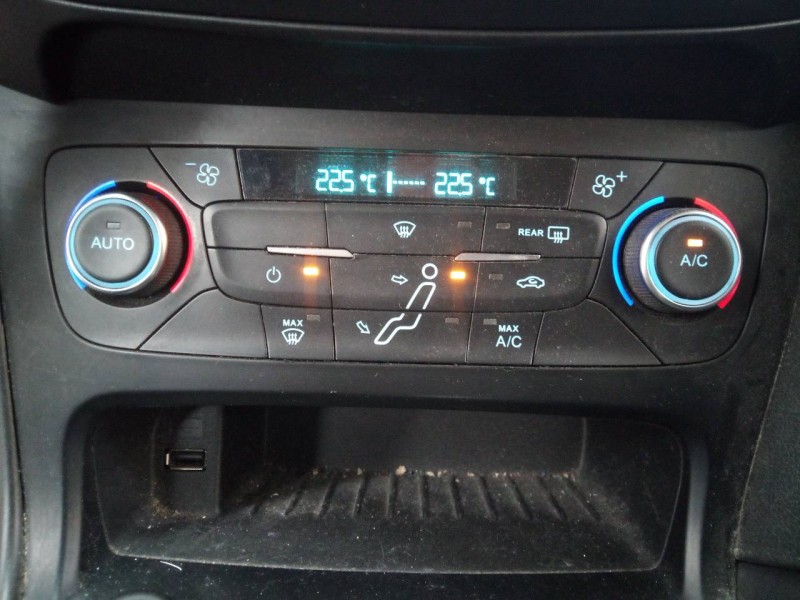 Recambio de mando climatizador para ford focus turn. titanium referencia OEM IAM F1ET18C612AJ WZ5V036421 E3-B3-29-3