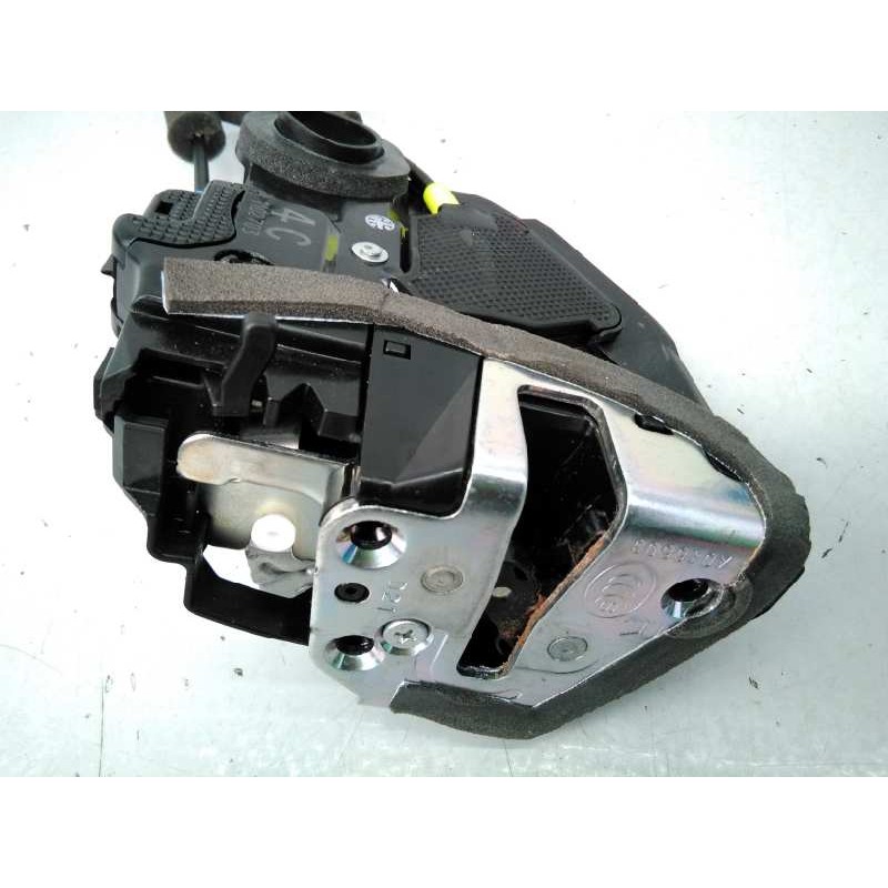 Recambio de cerradura puerta trasera derecha para toyota land cruiser (j15) gx referencia OEM IAM A046693 1102703 