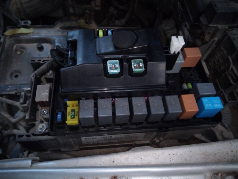 Recambio de caja reles / fusibles para kia sorento 2.5 crdi vgt ex1 referencia OEM IAM 911613E010  