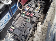 CAJA RELES / FUSIBLES 