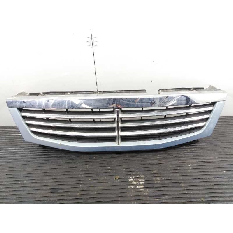 Recambio de rejilla delantera para ssangyong rexton rx 270 full referencia OEM IAM 8489025  P2-A2-38