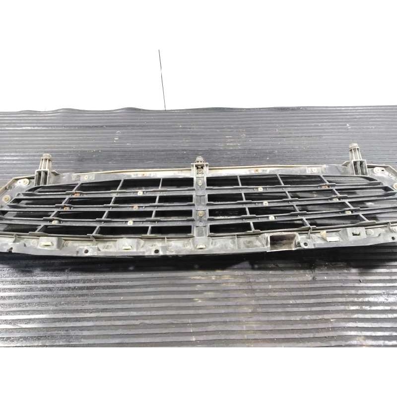 Recambio de rejilla delantera para ssangyong rexton rx 270 full referencia OEM IAM 8489025  P2-A2-38