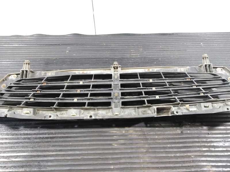 Recambio de rejilla delantera para ssangyong rexton rx 270 full referencia OEM IAM 8489025  P2-A2-38