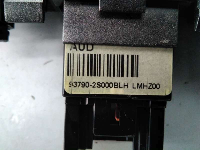 Recambio de warning para hyundai ix35 comfort 2wd referencia OEM IAM 937902S000BLH 847402S350TAN E3-A3-54-3