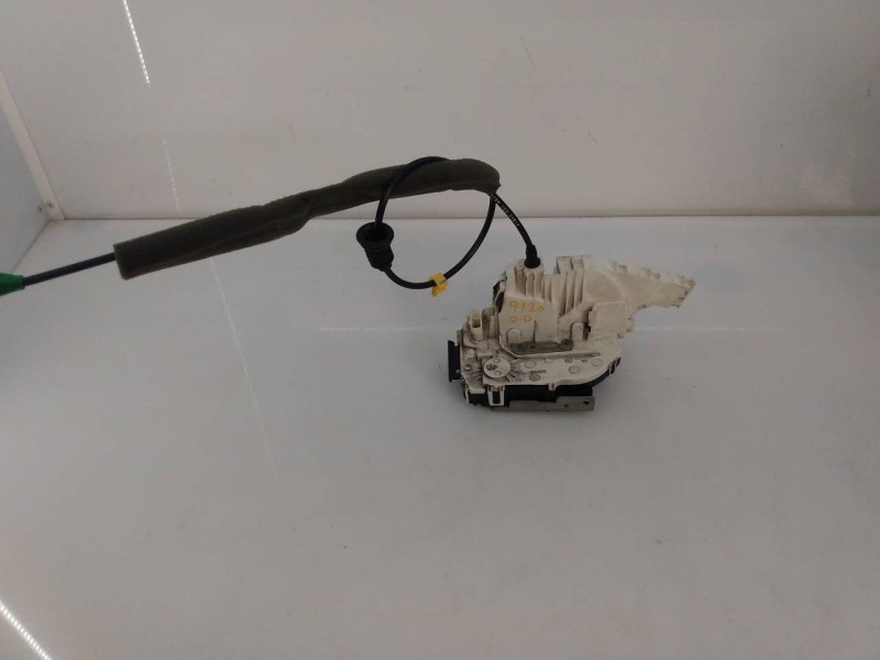 Recambio de cerradura puerta delantera derecha para fiat freemont (345) lounge 4wd referencia OEM IAM A052111 P04589916AD E2-B2-