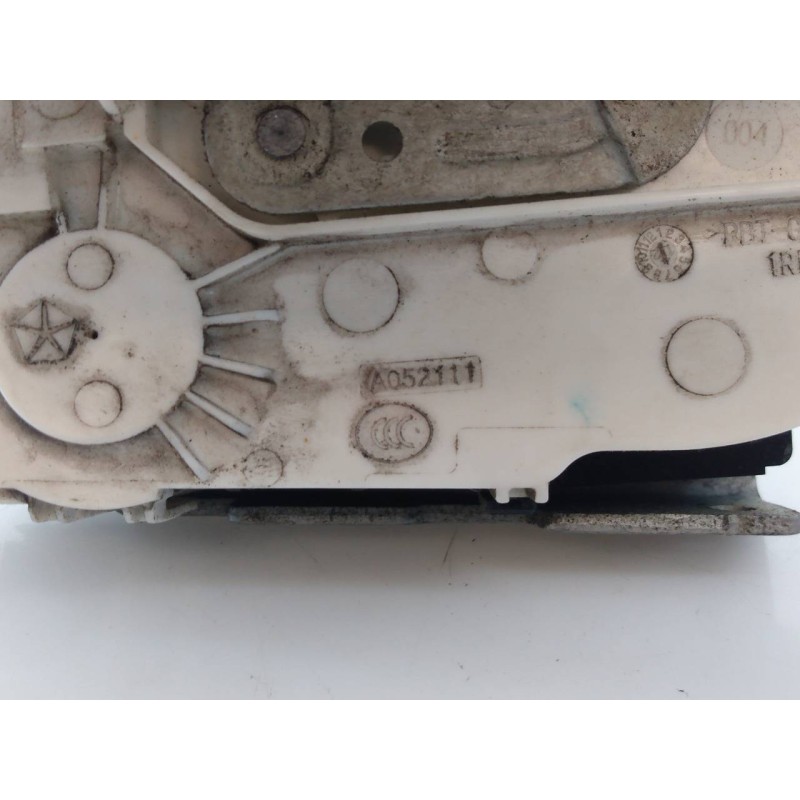 Recambio de cerradura puerta delantera derecha para fiat freemont (345) lounge 4wd referencia OEM IAM A052111 P04589916AD E2-B2-