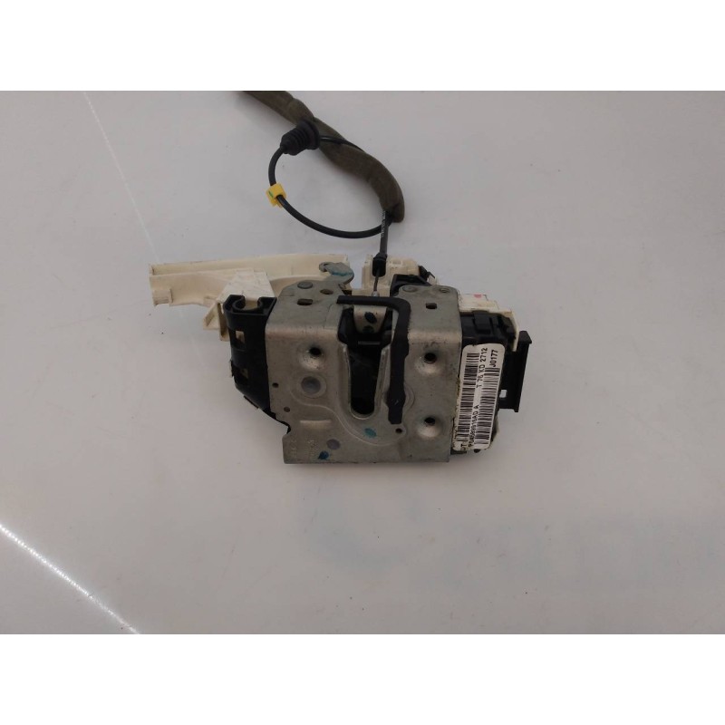Recambio de cerradura puerta delantera derecha para fiat freemont (345) lounge 4wd referencia OEM IAM A052111 P04589916AD E2-B2-