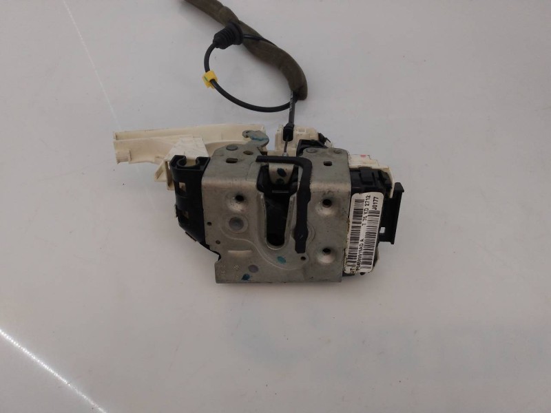 Recambio de cerradura puerta delantera derecha para fiat freemont (345) lounge 4wd referencia OEM IAM A052111 P04589916AD E2-B2-