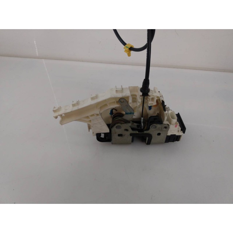 Recambio de cerradura puerta delantera derecha para fiat freemont (345) lounge 4wd referencia OEM IAM A052111 P04589916AD E2-B2-