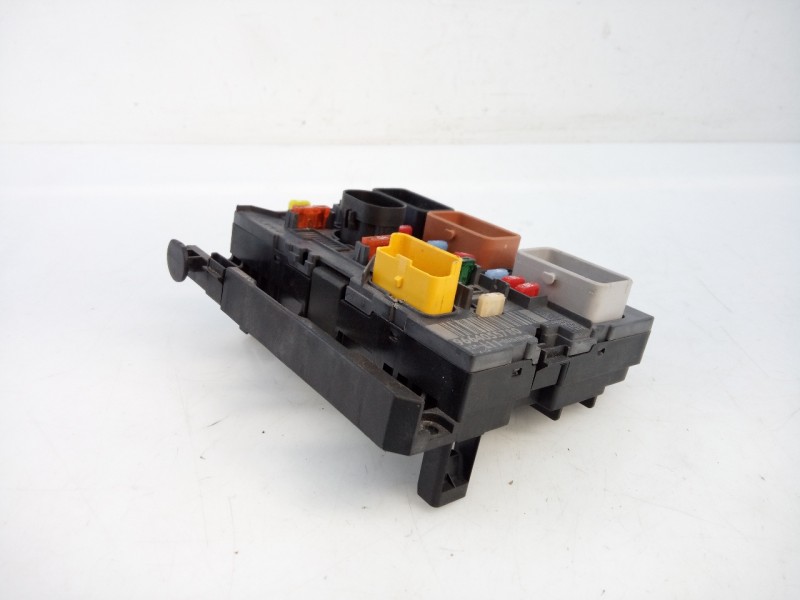 Recambio de caja reles / fusibles para peugeot 207 confort referencia OEM IAM 9664055780  E3-B2-26-4