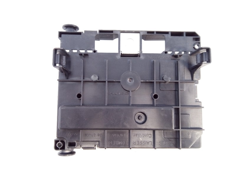Recambio de caja reles / fusibles para peugeot 207 confort referencia OEM IAM 9664055780  E3-B2-26-4