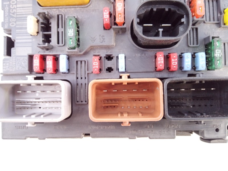 Recambio de caja reles / fusibles para peugeot 207 confort referencia OEM IAM 9664055780  E3-B2-26-4